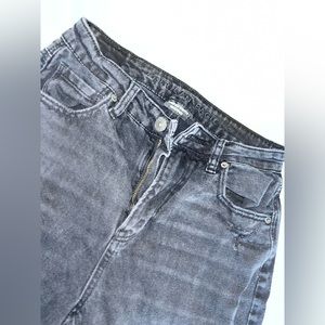 AMERICAN EAGLE comfort stretch high waisted mom jeans!!🪩